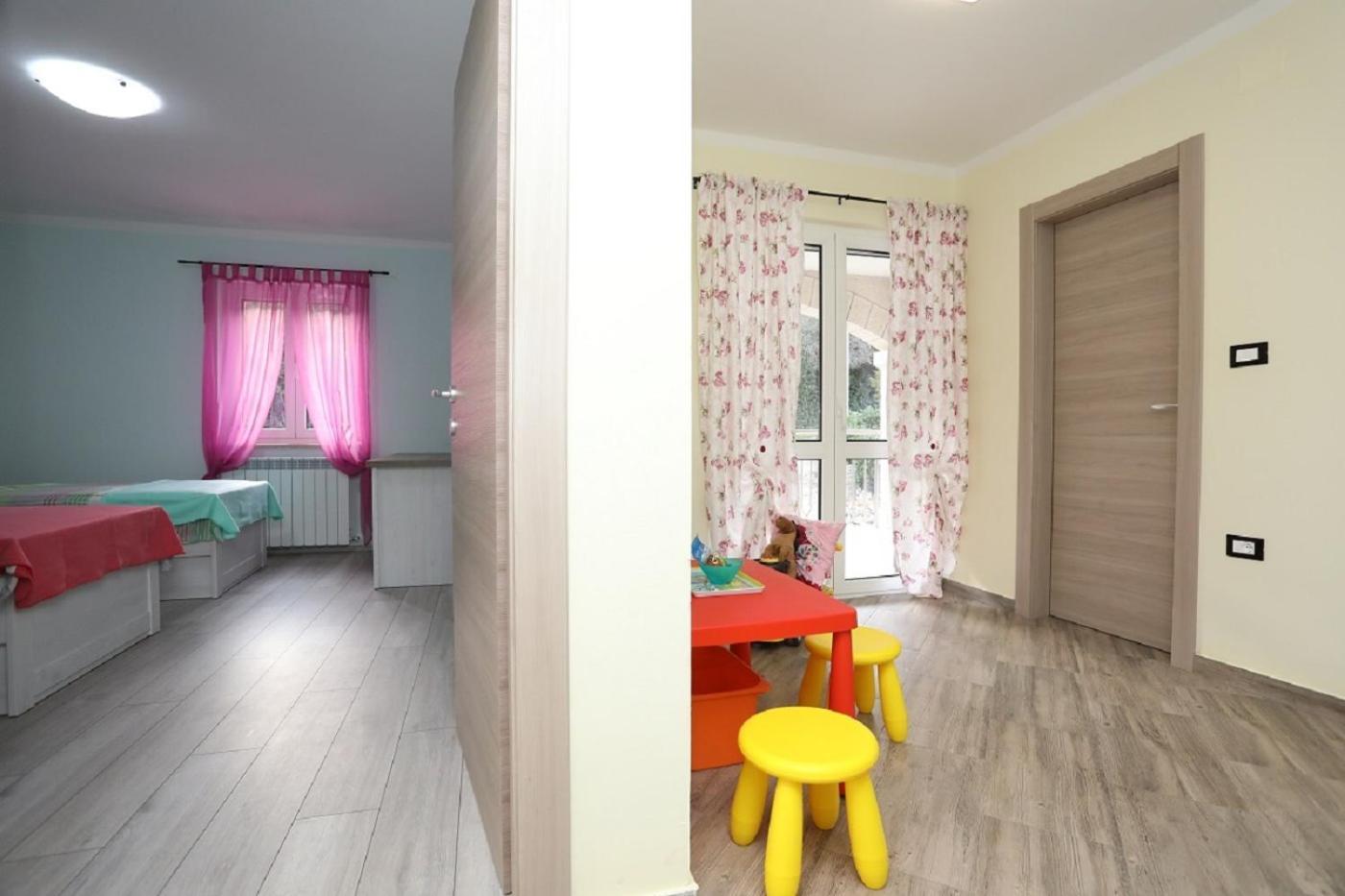 Apartament Victory Ravni Pokój zdjęcie