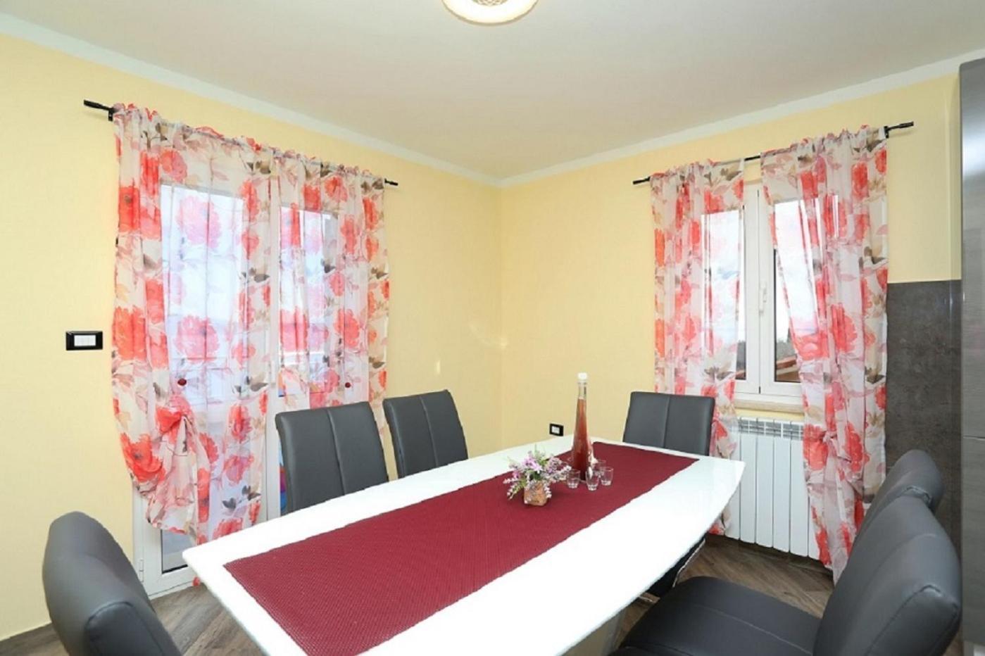 Apartament Victory Ravni Pokój zdjęcie